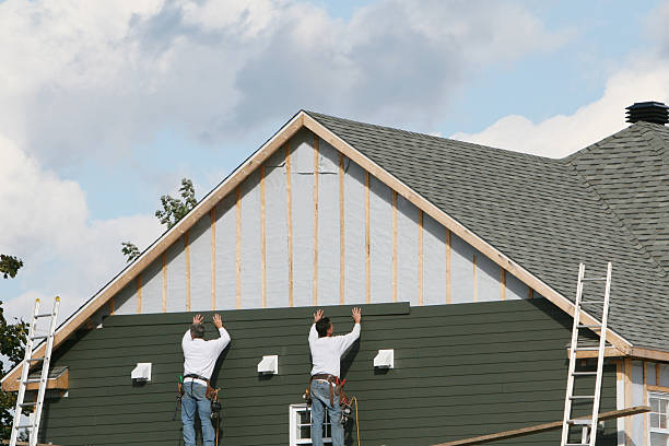 Professional Siding technician working in Windsor, IL